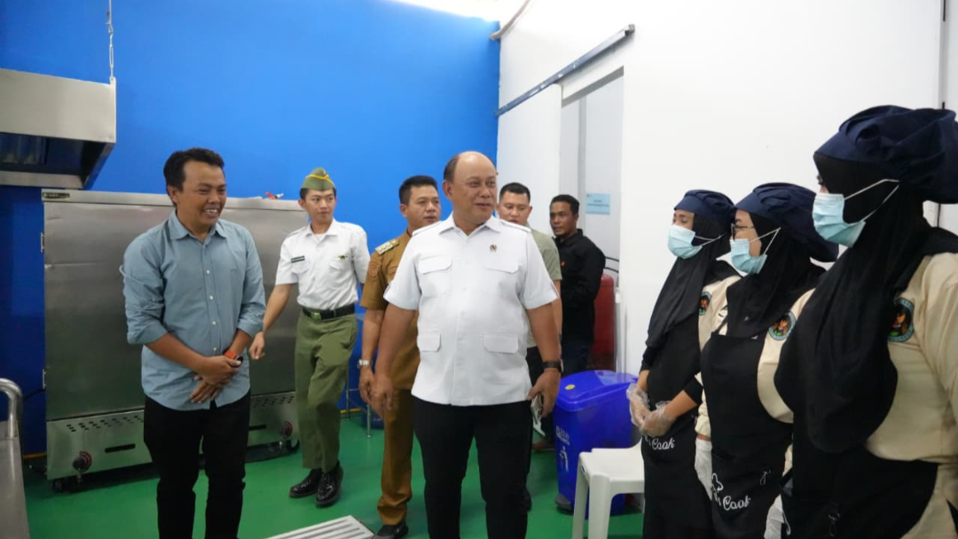 Dorong Ekonomi Rakyat melalui MBG, Kepala BGN Kepahiang Pantau SPPG di Bandung